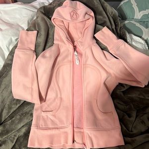 Light pink lululemon scuba zip up jacket. worn 3 times no stains.